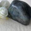 Bloc en labradorite - Pierre idéale pour thérapeutes, alliant protection énergétique et équilibre émotionnel en lithothérapie